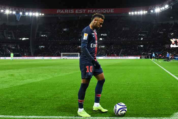 Neymar-tete-basse