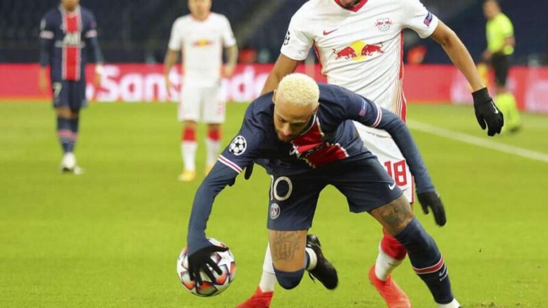 neymar marque-un-penalty-le-psg-gagne-contre-rb-leipzig-et-respire-en-ligue-des-champions